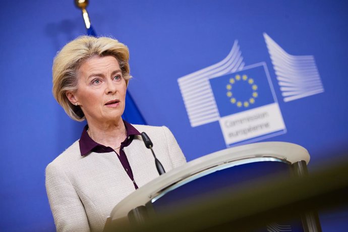 HANDOUT - 26 November 2021, Belgium, Brussels: European Commission President Ursula von der Leyen makes a press statement on the new COVID variant. Photo: Dati Bendo/European Commission/dpa - ATTENTION: editorial use only and only if the credit mentione