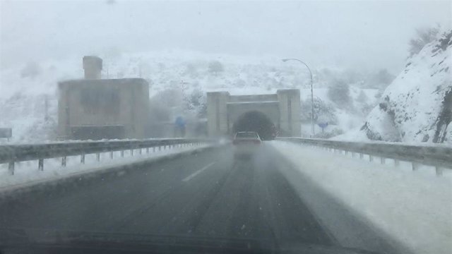 Imagen de la autopista del Huerna durante el temporal.