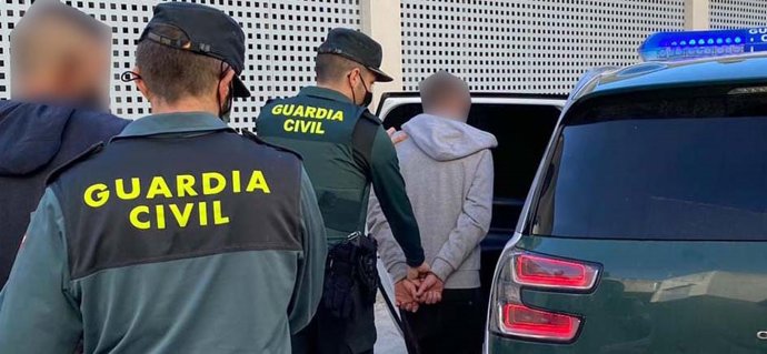 Dos de los detenidos por robo y coacciones en Santanyí.