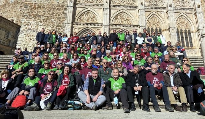Nombramiento de Blanca Martín como "Bordonera de Honor" de la Asociación Senderista "El Bordón" de Plasencia
