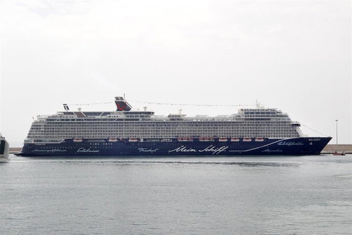 Archivo - El buque 'Mein Schiff 2', el primer crucero que visitó Baleares en 2021.