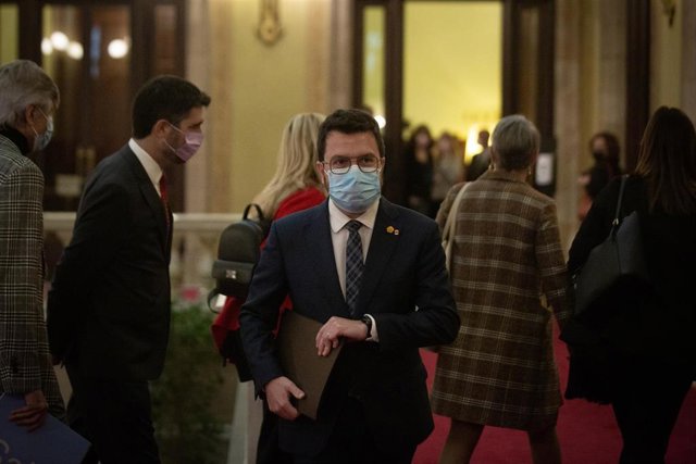 El presidente de la Generalitat, Pere Aragonès, durante un pleno sobre la totalidad de los Presupuestos, en el Parlament, a 22 de noviembre de 2021, en Barcelona, Cataluña (España). Durante su comparecencia, Giró ha celebrado el desbloqueo de los Presupue