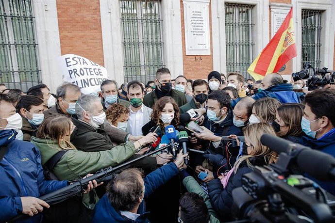 La presidenta de la Comunidad de Madrid, Isabel Díaz Ayuso, en el inicio de la manifestación contra la reforma de la Ley de Seguridad Ciudadana