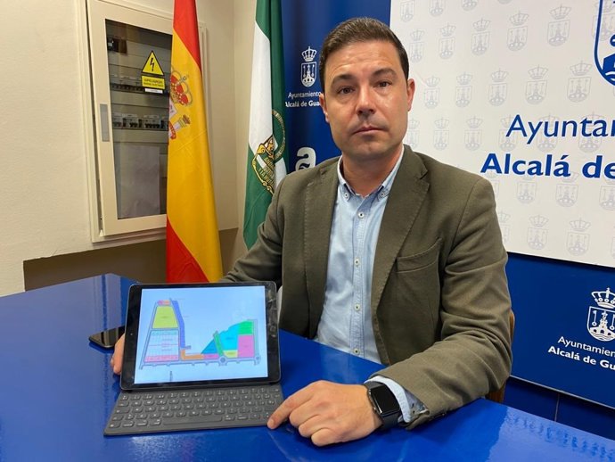El delegado de Urbanismo del Ayuntamiento de Alcalá de Guadaíra (Sevilla), Jesús Mora, ha presentado la nueva reparcelación de la zona Sur y Este de la ciudad.