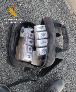 Hachís en un estacionamiento preventivo en la autovía A-43.