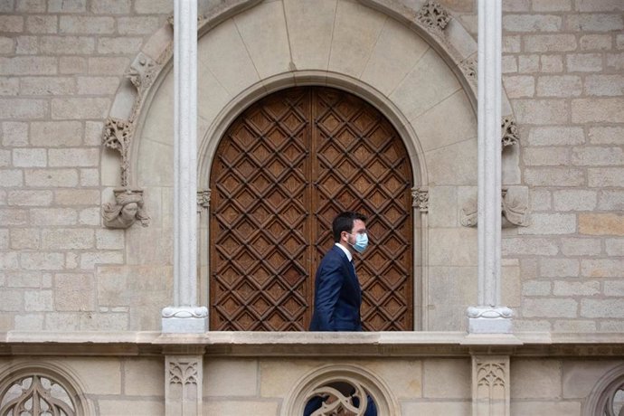 El presidente de la Generalitat, Pere Aragons después de una rueda de prensa en el Palau de la Generalitat, a 22 de noviembre de 2021, en Barcelona, Cataluña (España). Durante su comparecencia, Aragons ha informado que ha llegado a un acuerdo con los 