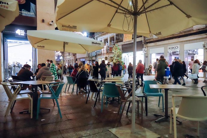 Ambiente en las calles y establecimientos de Vigo, a 27 de noviembre de 2021.