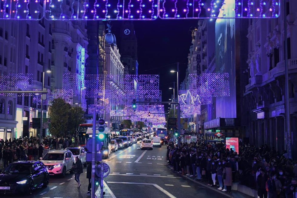 Luces de Navidad desde el autobús Naviluz el primer día de la puesta en marcha del servicio en 2021.