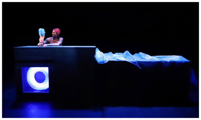 La compañía La Teta Calva representa 'Hi ha una sirena al meu saló'