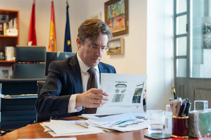El director de la Oficina para Madrid Nuevo Norte José Luis Moreno Casas, en la Consejería de Vivienda