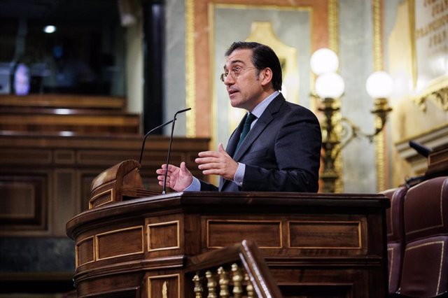 El ministro de Asuntos Exteriores, Unión Europea y Cooperación, José Manuel Albares, interviene en en una sesión plenaria en el Congreso de los Diputados, a 23 de noviembre de 2021, en Madrid, (España).