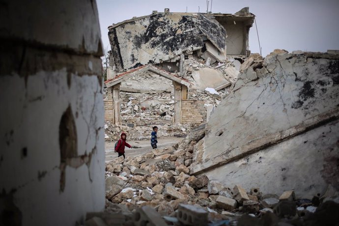 Daños causados por un bombardeo en la localidad siria de Al Nerab, situada en la provincia de Alepo, en el norte de Siria