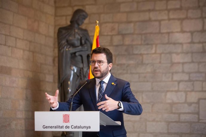 El presidente de la Generalitat, Pere Aragons, en una rueda de prensa en el Palau de la Generalitat, a 22 de noviembre de 2021, en Barcelona, Cataluña (España). Durante su comparecencia, Aragons ha informado que ha llegado a un acuerdo con los comuns 