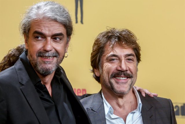 Archivo - Arxiu - El director de la pel·lícula, Fernando León de Aranoa  i l'actor Javier Bardem, posen en la premiere de la pel·lícula 'El buen patrón', en els Cinemes Callao, a 14 d'octubre de 2021, a Madrid (Espanya). 