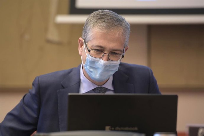 Archivo - El gobernador del Banco de España, Pablo Hernández de Cos, a su llegada a una Comisión de Presupuestos en el Congreso de los Diputados, a 25 de octubre de 2021, en Madrid, (España). La comparecencia tiene como objetivo informar sobre el Proyec