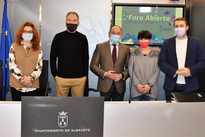 El alcalde invita a participar en el primer Foro Abierto de Albacete.