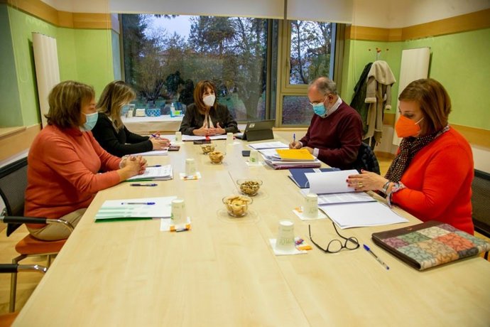 La consejera de Políticas Sociales na Belén Álvarez preside la reunión del Patronato de la Fundación Cántabra de Salud y Bienestar Social que ha dado el visto bueno al Plan de Actuación 2022