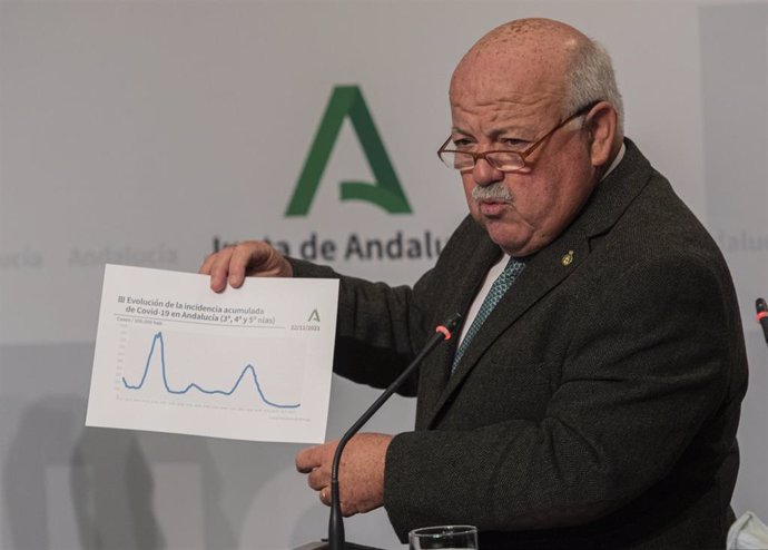 El consejero de Salud y Familias, Jesús Aguirre, durante la rueda de prensa tras la reunión del Consejo de Gobierno de la Junta de Andalucía. A 23 de noviembre de 2021, Sevilla (Andalucía, España).