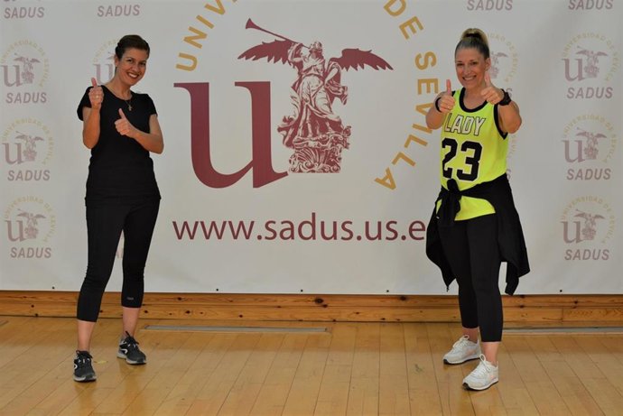 Las sesiones de zumba para personas sordas ofertadas por el SADUS están realizadas por una técnica deportiva especializada y una intérprete de lenguaje de signos.