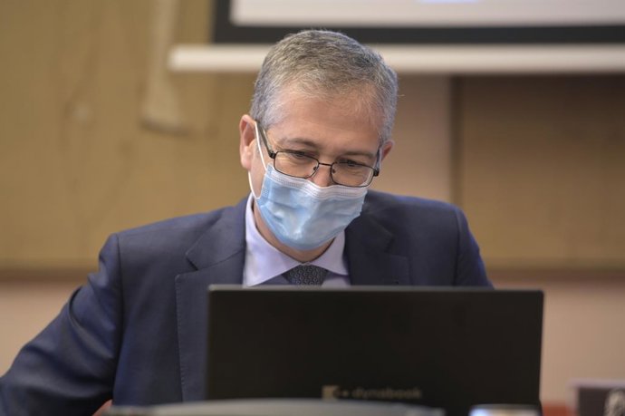 Archivo - El gobernador del Banco de España, Pablo Hernández de Cos, a su llegada a una Comisión de Presupuestos en el Congreso de los Diputados, a 25 de octubre de 2021, en Madrid, (España). La comparecencia tiene como objetivo informar sobre el Proyec
