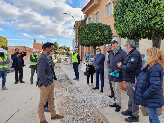 El director general del Agua, José Sandoval, visita las obras de renovación y mejora en la red de saneamiento del municipio de Las Torres de Cotillas