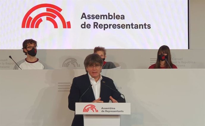 El expresidente de la Generalitat y miembro electo de la Asamblea de Representantes del Consell per la República (CxRep), Carles Puigdemont, en su intervención durante la sesión constituyente de la Asamblea de Representantes.