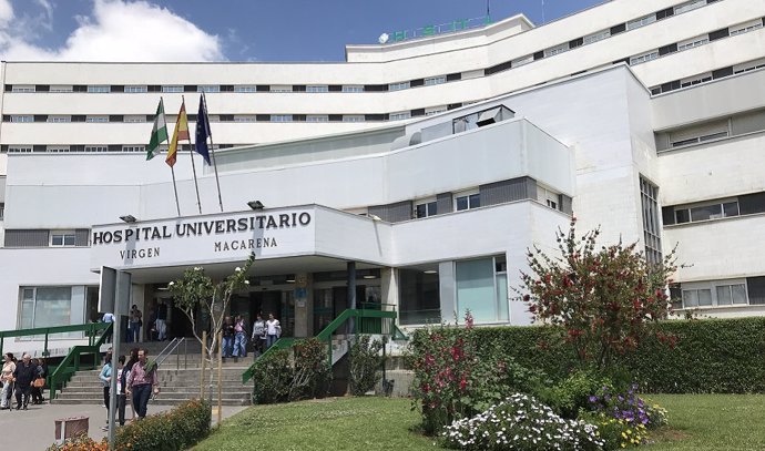 Entrada principal del Hospital Virgen Macarena