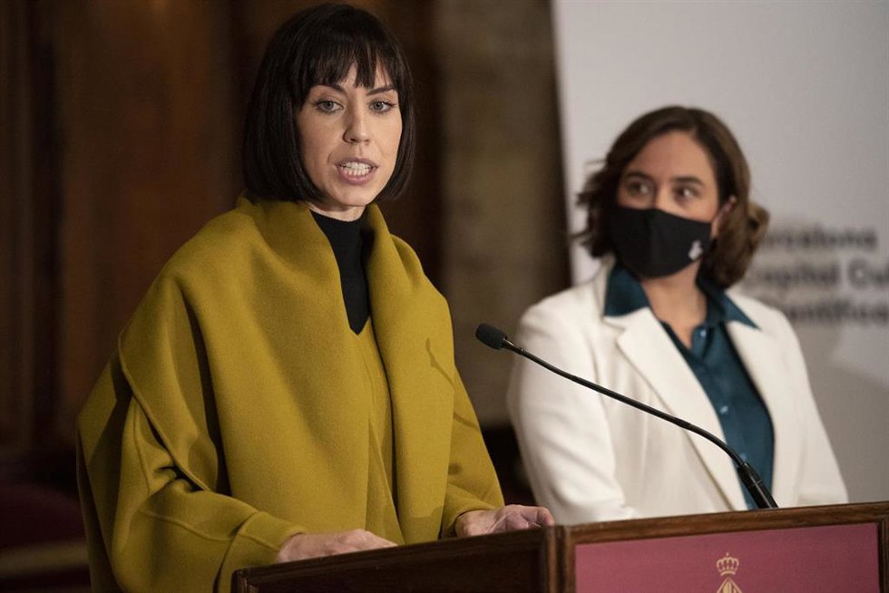 La ministra de Ciencia e Innovación, Diana Morant (i), y la alcaldesa de Barcelona, Ada Colau (d), en un acto el pasado 17 de noviembre de 2021 en Barcelona