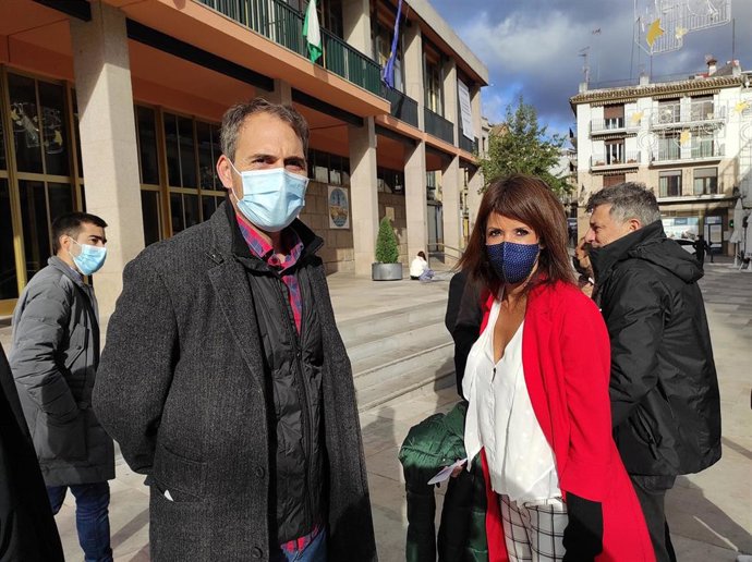 Toni Valero (IU-Andalucía) y Martina Velarde (Podemos Andalucía), en Córdoba.