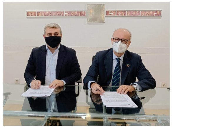 El director general de Endesa en Baleares, Martí Ribas, y el alcalde de Inca, Virgilio Moreno.