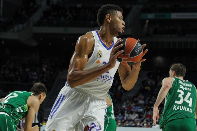 Walter Tavares durante el partido entre el Real Madrid y el Zalgiris de la Euroliga 2021-2022