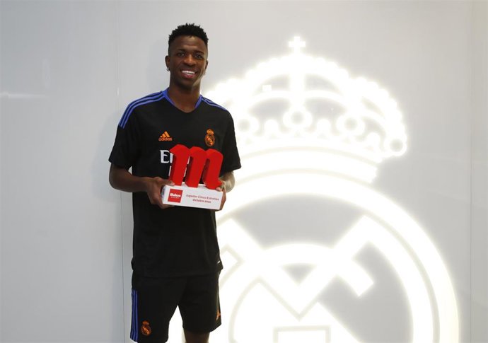 El delantero brasileño del Real Madrid Vinicius Jr ha sido elegido mejor jugador del mes de octubre por la afición blanca.