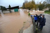 Revilla asegura que la situación por las inundaciones es "muy complicada" pero está "controlada"