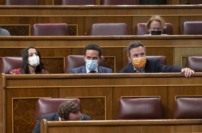 (I-D) La líder de Cs, Inés Arrimadas; el vicesecretario general de Ciudadanos (Cs), Edmundo Bal; y el diputado de Cs en el Congreso por Málaga, Guillermo Díaz.