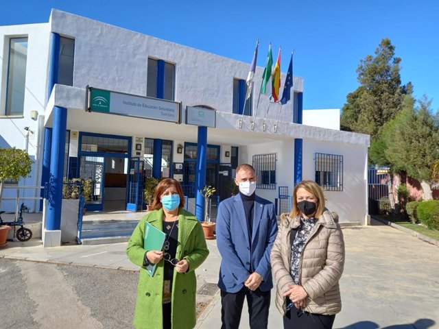 Jiménez visita el IES Turaniana en Roquetas de Mar (Almería)