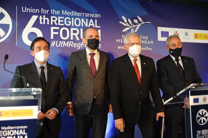 El ministro de Asuntos Exteriores, José Manuel Albares; el de Exteriores de Jordania, Ayman Safadi; el Alto Representante de la UE para Política Exterior, Josep Borrell y el secretario general de la Unión por el Mediterráneo, Nasser Kamel.