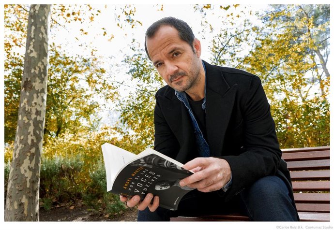Ángel Martín presenta el libro 'Por si las voces vuelven'
