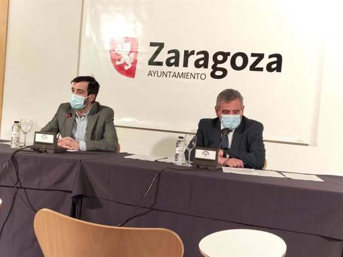 El  gerente de Zaragoza Cultural, David Lozano, y el responsable de Relaciones Institucionales del Auditorio, Jesús Ángel González Isla.