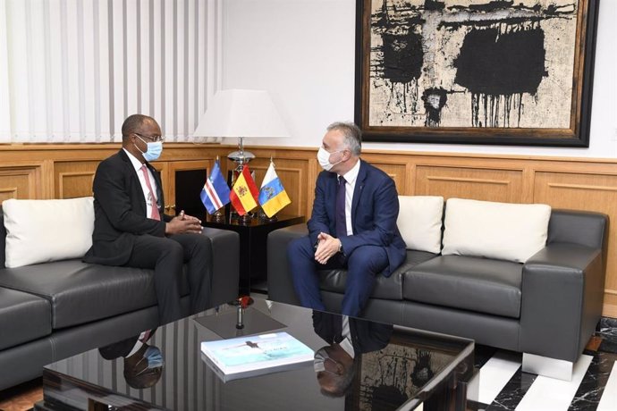 Primer ministro de Cabo Verde, José Ulisses de Pina Correira e Silva, junto al presidente de Canarias, Ángel Víctor Torres