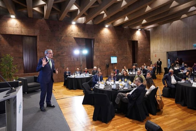 El vicepresidente y consejero de Hacienda, Presupuestos y Asuntos Europeos del Gobierno de Canarias, Román Rodríguez