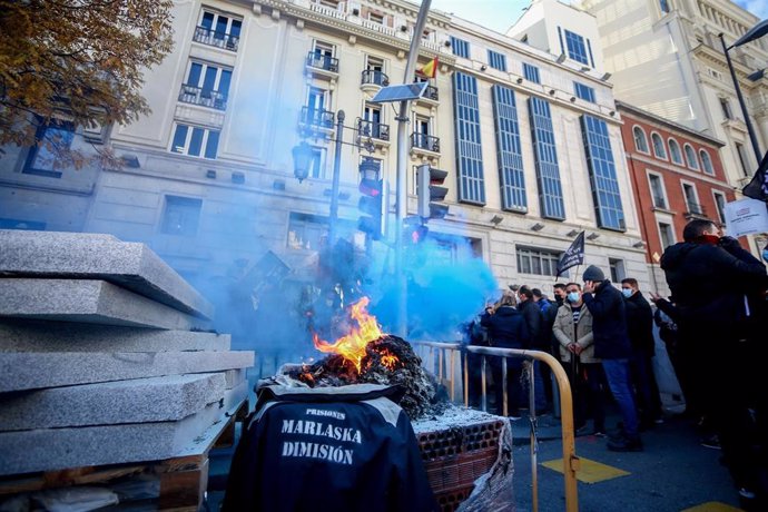 Funcionarios de prisiones protestan frente a Instituciones Penitenciarias para demandar más medios y censurar la gestión de la administración