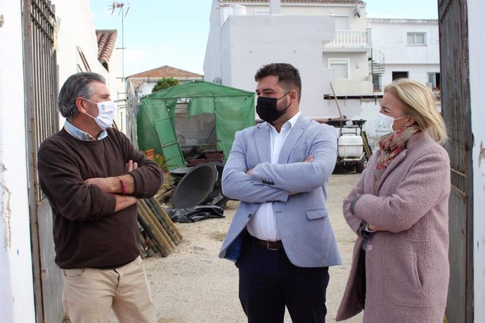 Miguel Rodríguez con Eva Pajares y el alcalde de San Martín visitando obras PFEA.