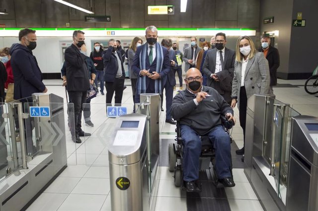 Metro de Málaga inspecciona la accesibilidad de sus instalaciones con la ONCE y Málaga Accesible