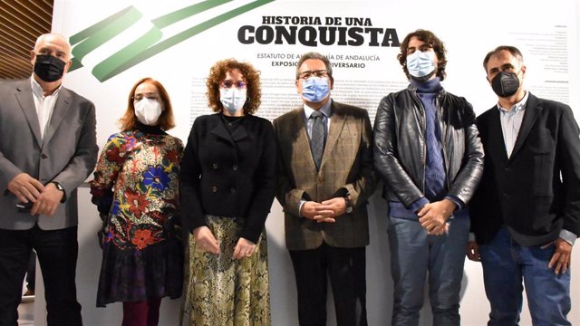 CCOO inaugura 'Historia de una conquista', una exposición que recorre los 40 años de la autonomía.
