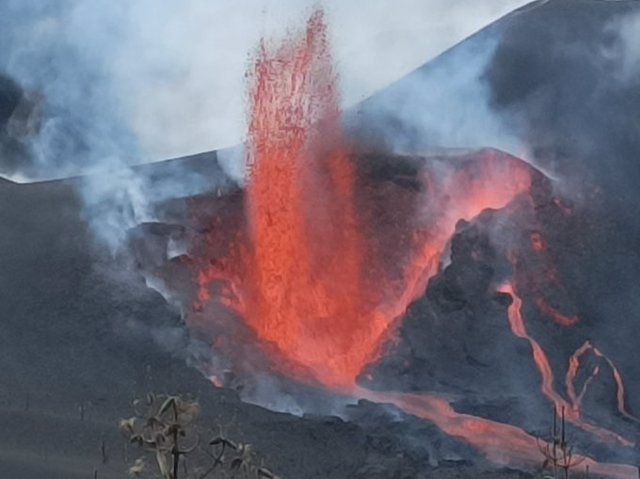 Apertura de nuevos centros de emisión al noreste del cono principal del volcán de La Palma