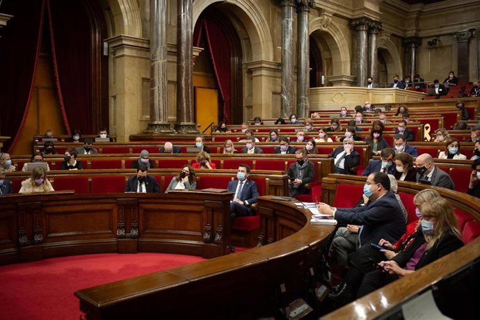 El conseller de Economía, Jaume Giró, interviene en un pleno sobre la totalidad de los Presupuestos, en el Parlament, a 22 de noviembre de 2021, en Barcelona, Cataluña (España). Durante su comparecencia, Giró ha celebrado el desbloqueo de los Presupuest