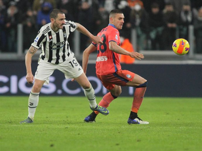 Leonardo Bonucci (Juventus Fc) and Merih Demiral of Atalanta Calcio during the Italian championship Serie A football match between Juventus FC and Atalanta BC on November 27, 2021 at Allianz Stadium in Turin, Italy - Photo Nderim Kaceli / DPPI