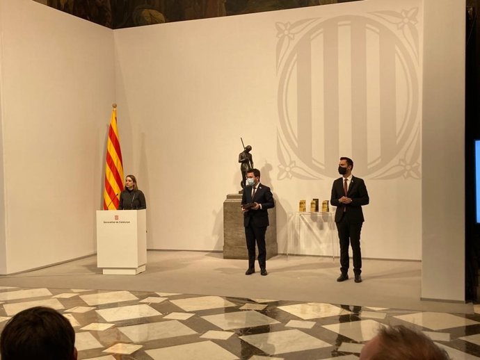El presidente de la Generalitat, Pere Aragons, y el conseller de Empresa y Trabajo, Roger Torrent, en los Premios Nacionales de Comercio de la Generalitat 