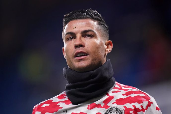 28 November 2021, United Kingdom, London: Manchester United's Cristiano Ronaldo warms up prior to the start of the English Premier League soccer match between Chelsea and Manchester United at Stamford Bridge. Photo: Adam Davy/PA Wire/dpa