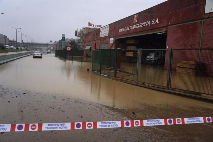 Carretera del Max Center inundada, a su paso por Barakaldo, a 29 de noviembre de 2021 